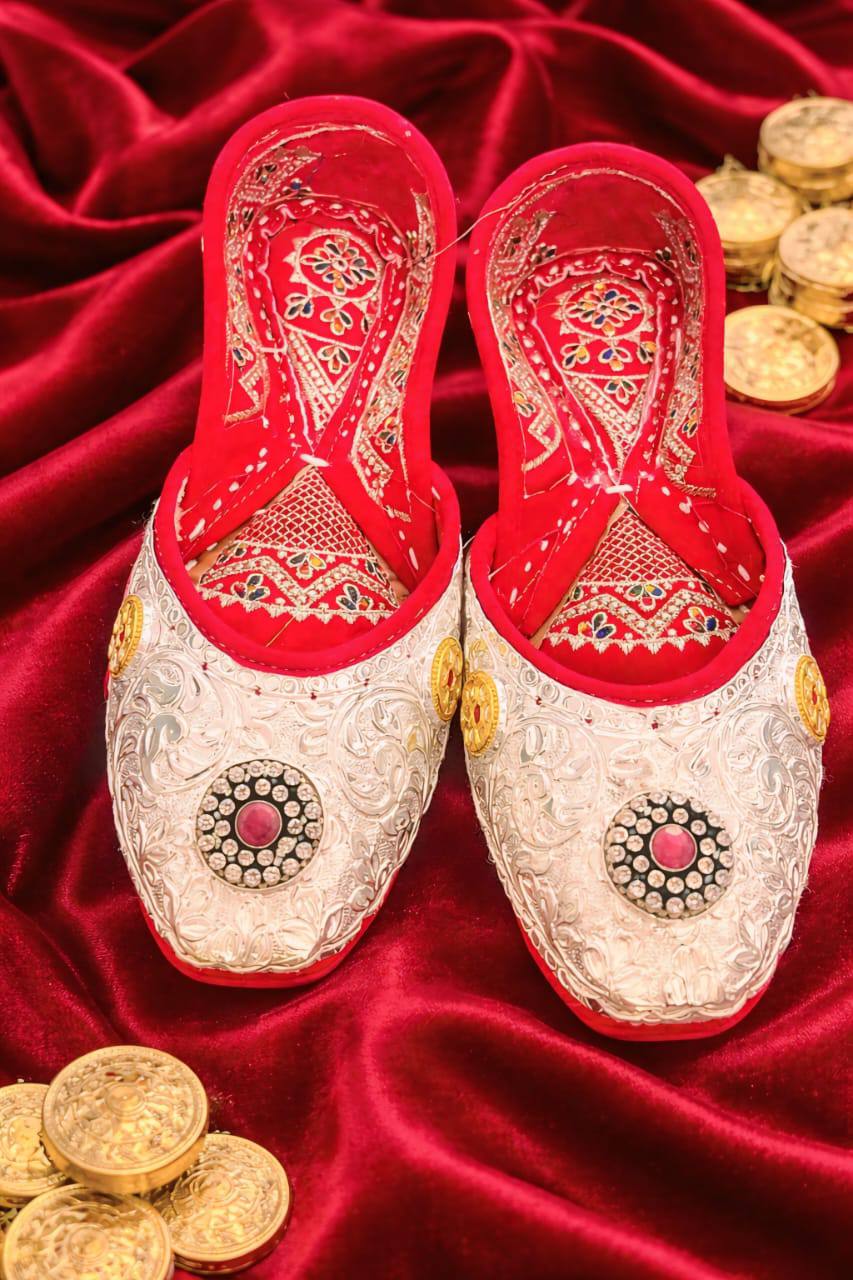 maharaja mor silver handcrafted peacock mojris maharaja mor silver handcrafted peacock mojris